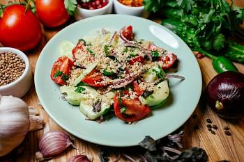 Салат из свежих овощей «Глехурад»