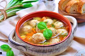 Овощной суп с сырными шариками